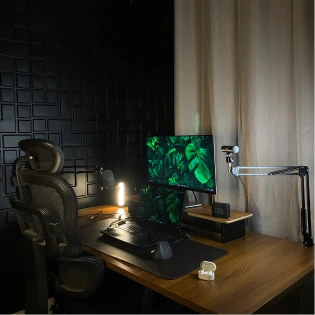 Igor Souza's work setup